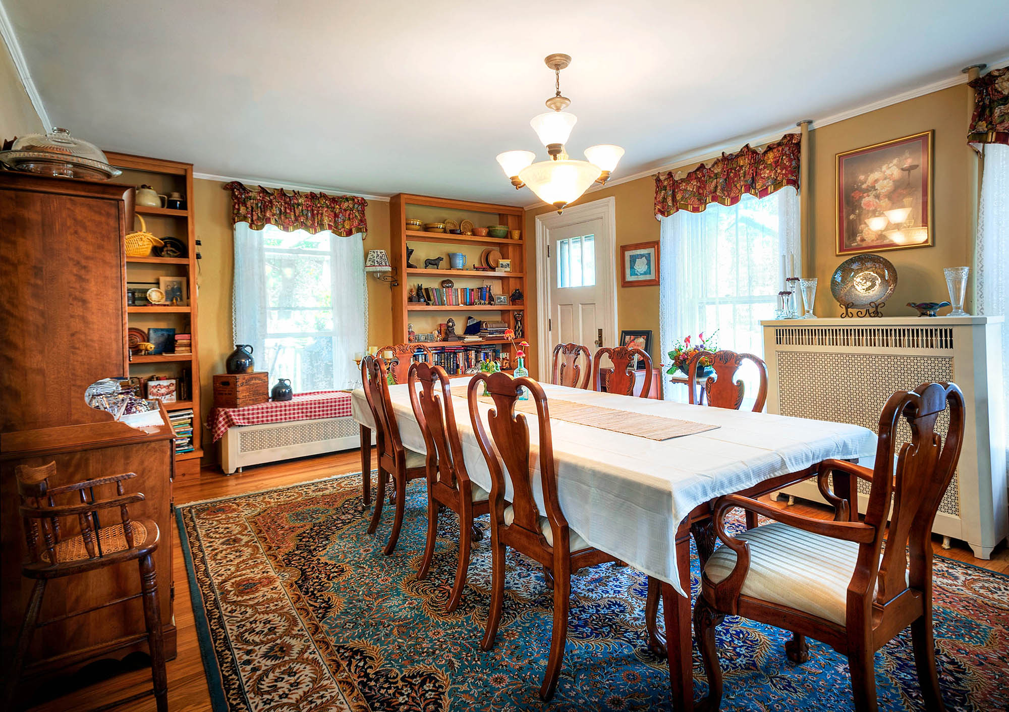 Residential real estate photography of a traditional homes dining room by Mitch Wojnarowicz